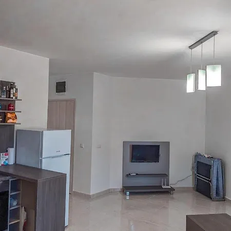 Sunny Star Dreams W Prime Location, Pool, Sea View